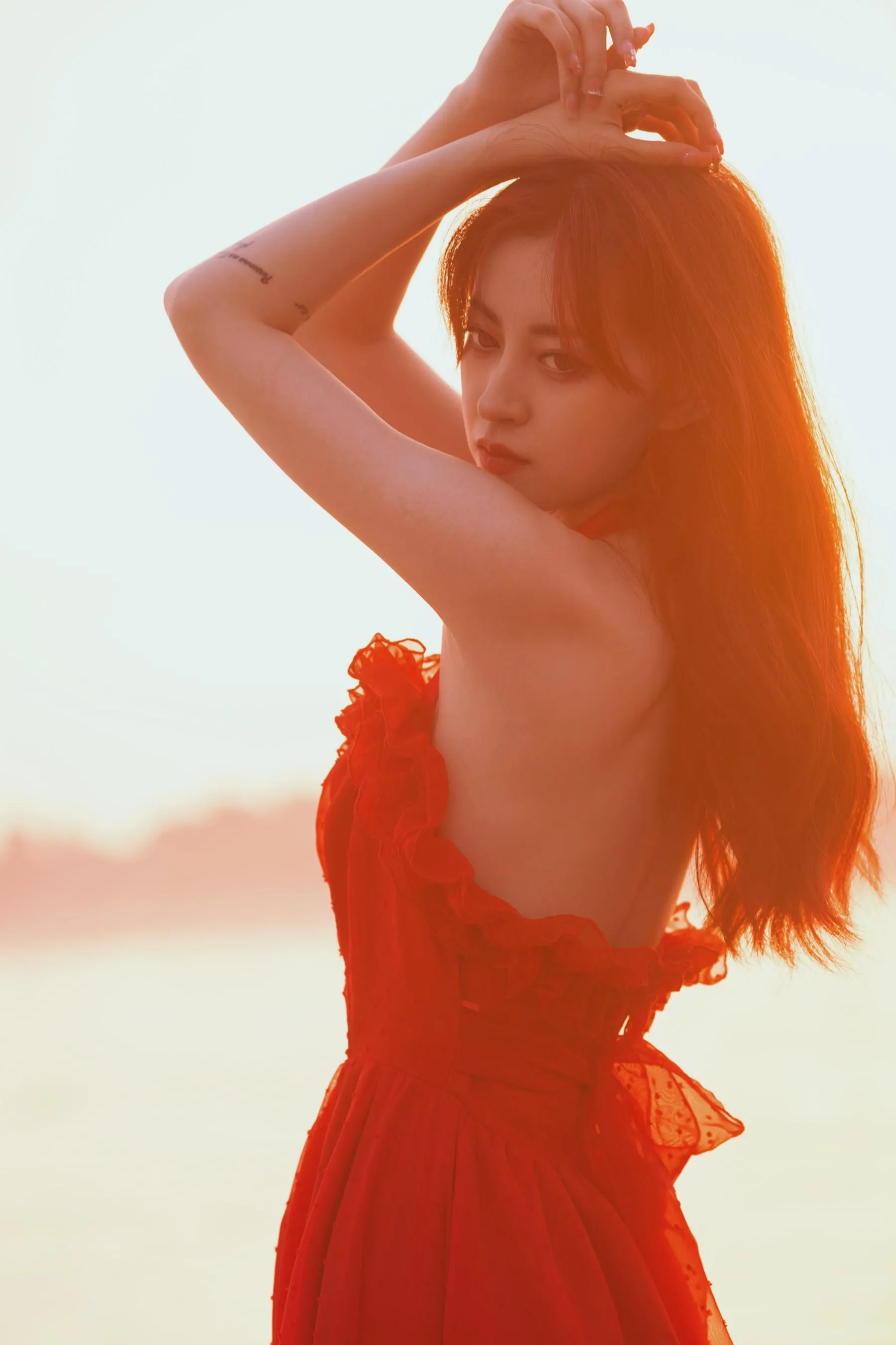 [YITUYU艺图语]2022.09.02 海边夕阳和红裙女孩 壹萱- [33P]插图1
